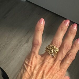 Elegant Gold-Tone Ring size 5